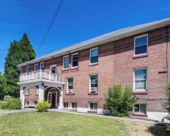 Charming Klamath Falls Apt Walk to Downtown! - Klamath Falls - Edificio