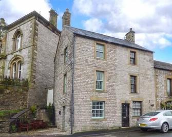 1a Market Square - Buxton - Building
