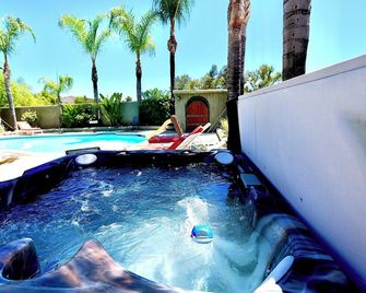 La Casita Poolside Retreat - Lake Elsinore