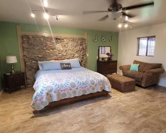 Deming Living At It's Finest-Beautifully & comfortably furnished.. - Deming - Schlafzimmer