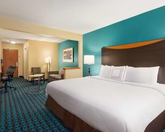 Amerivu Inn And Suites Grand Forks - Grand Forks - Bedroom