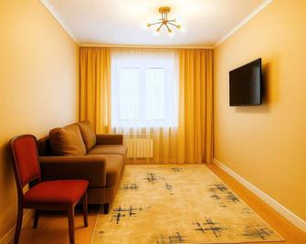 Cozy 1-bedroom apartment in marvelous Burabay with WiFi - Shchūchīnsk - Living room