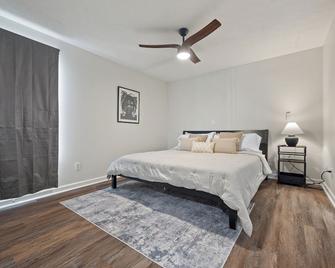 Marvelous 3-bedroom house minutes to East Cobb Sports Complex - Marietta - Habitación