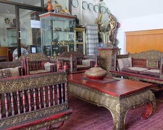 Thai Ngam Palace Hotel - Kaeng Khro - Sala de estar