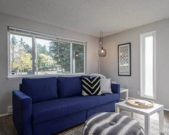 #stayinmydistrict Vancouver Near Shopping & Dining - Vancouver - Living room