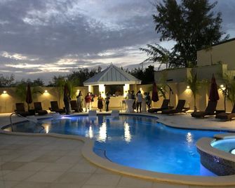 The Lodgings SureStay Collection by Best Western - Providenciales - Bazén