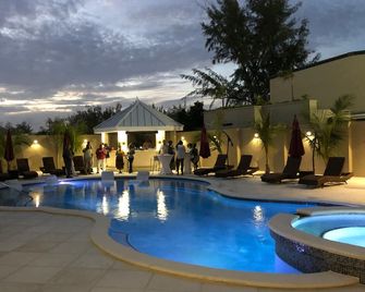 The Lodgings SureStay Collection by Best Western - פרובידנסיאלס - בריכה