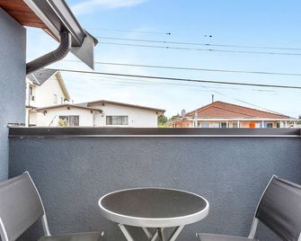 Modern Guesthouse near Skytrain and Free Parking - 溫哥華 - 陽台