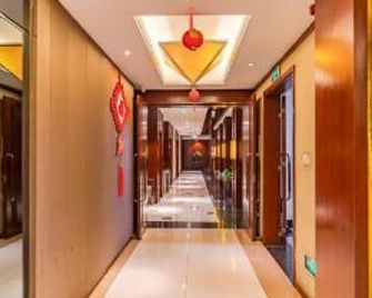 Junhe International Hotel - Bengbu - Коридор