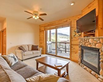 7 Mi to National Park! Grand Lake Condo with Grill! - Grand Lake - Living room