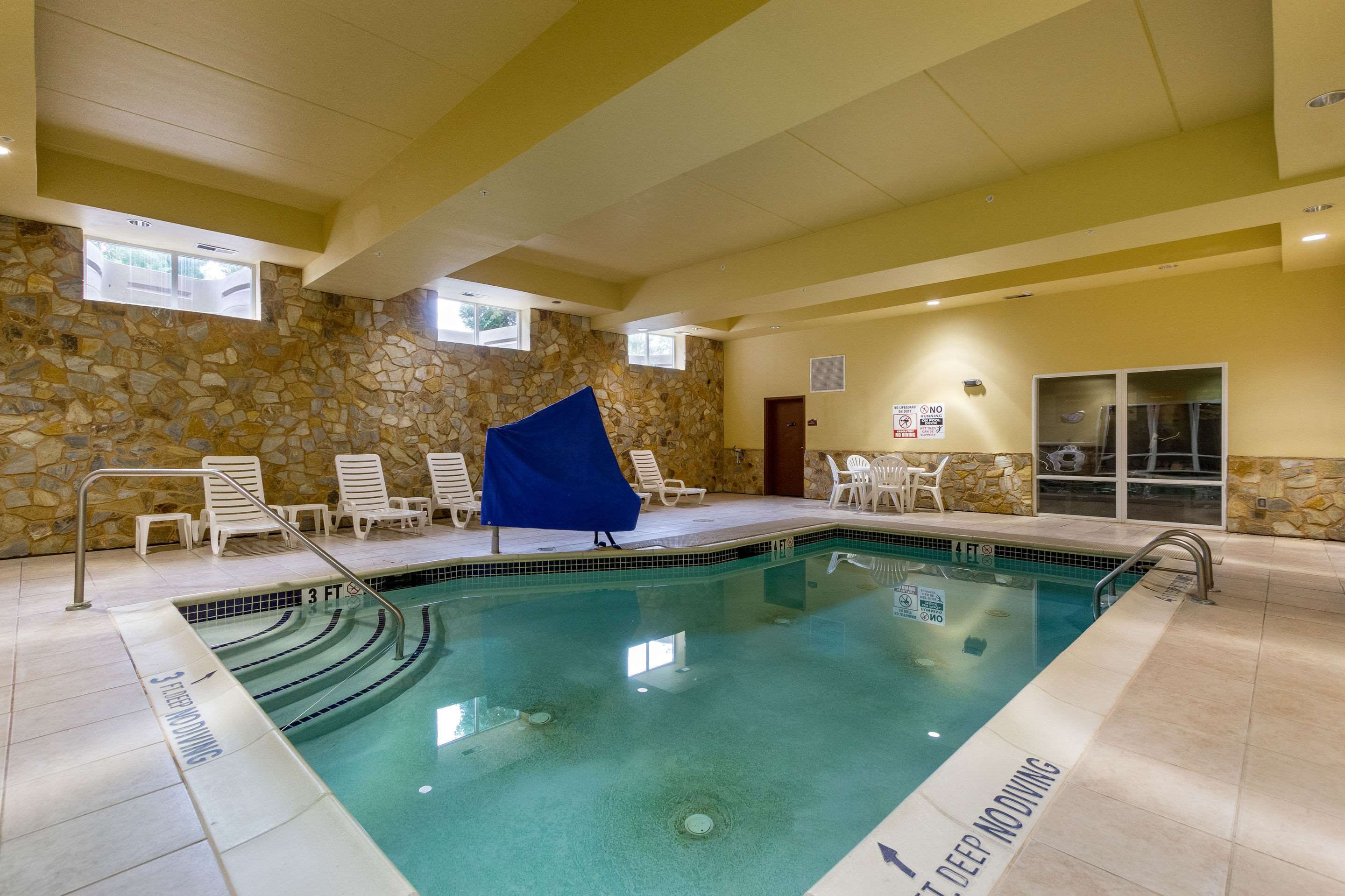 Pool view of Comfort Suites Near Gettysburg Battlefield Visitor Center
