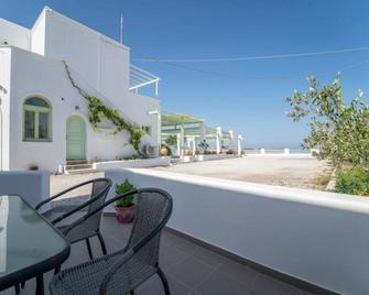 The Cliff Reflections - Adults Only - Megalochori - Balcon