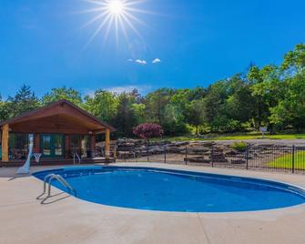 Sleeps 5 (unit 4A), pool, next to Big M Marina, 15 min to Roaring River - Cassville - Piscina