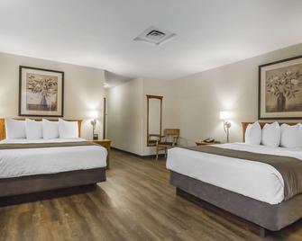 Quality Inn & Suites - Saskatoon - Bedroom