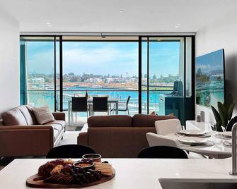 Marina Vista - Waterfront Apartment - Shellharbour - Living room