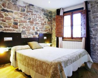 Super Romantic apartment with Jacuzzi in the Picos de Europa. - Amieva - Bedroom
