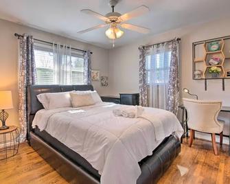 Pet-friendly Atlanta Area Home w/ Private Pool! - Hiram - Ložnice