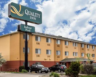 Quality Inn - Dubuque - Building