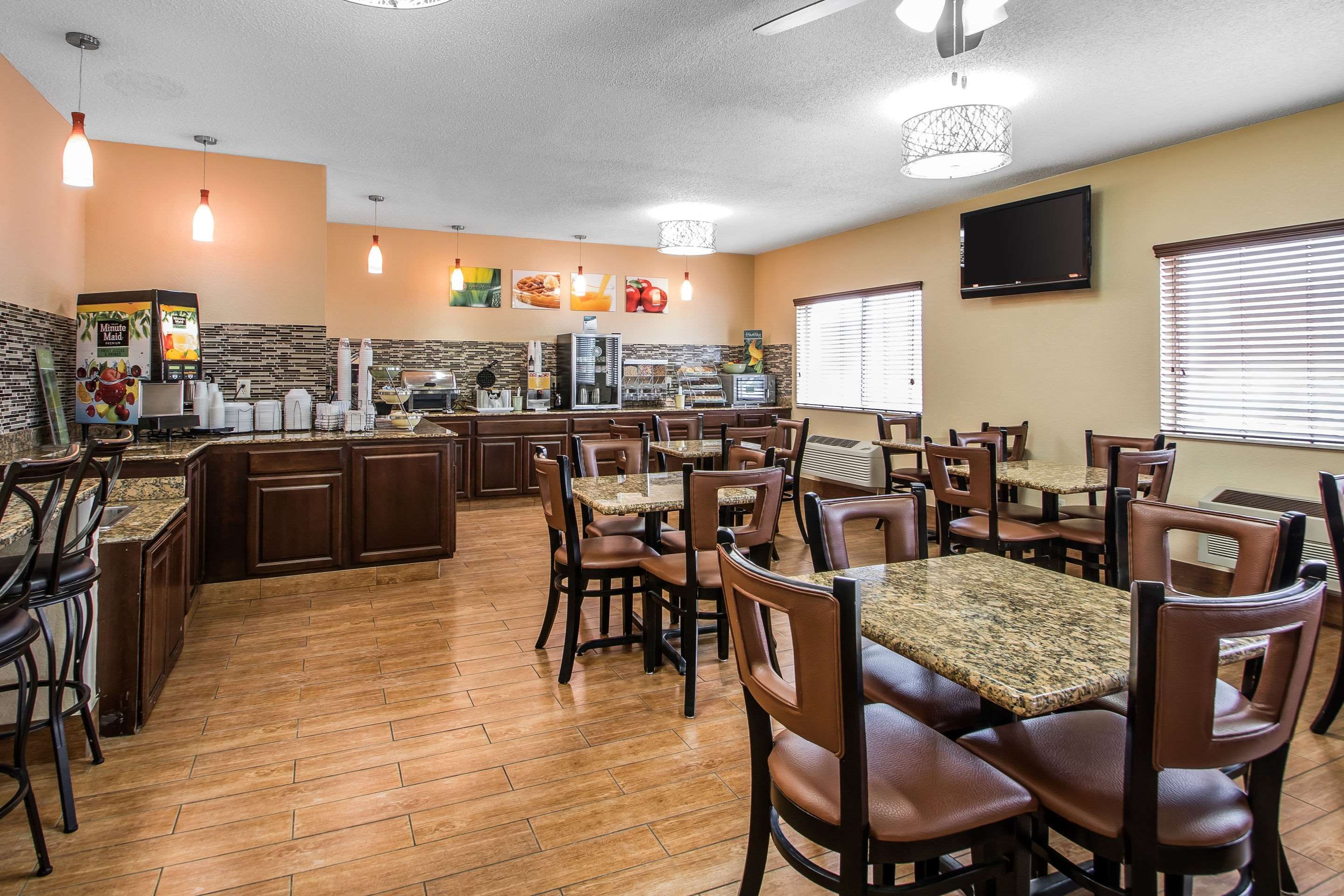 Quality Inn 58 8 2 Dubuque Hotel Deals Reviews Kayak