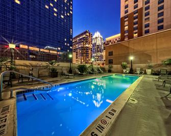 Hampton Inn & Suites Austin-Downtown/Convention Center - Austin - Alberca