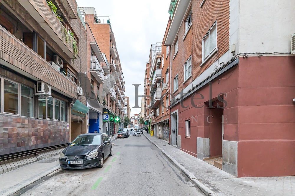 AYZ Luis Cabrera-Auto check-in property - מדריד - נוף חיצוני