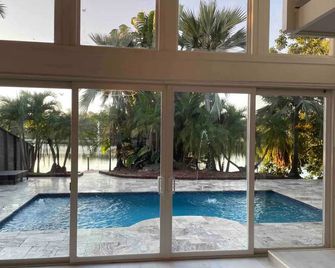 Paradise On The Lake 15-20mins from the beaches & FLL airport - Lauderhill - Pool