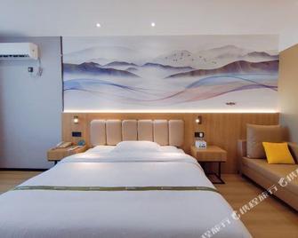 Greentree Inn Qinyang Middle Huaifu Road Express Hotel - Jiaozuo - Slaapkamer