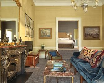 Cliveden House - an Iconic Luxury Hotel - Maidenhead - Living room