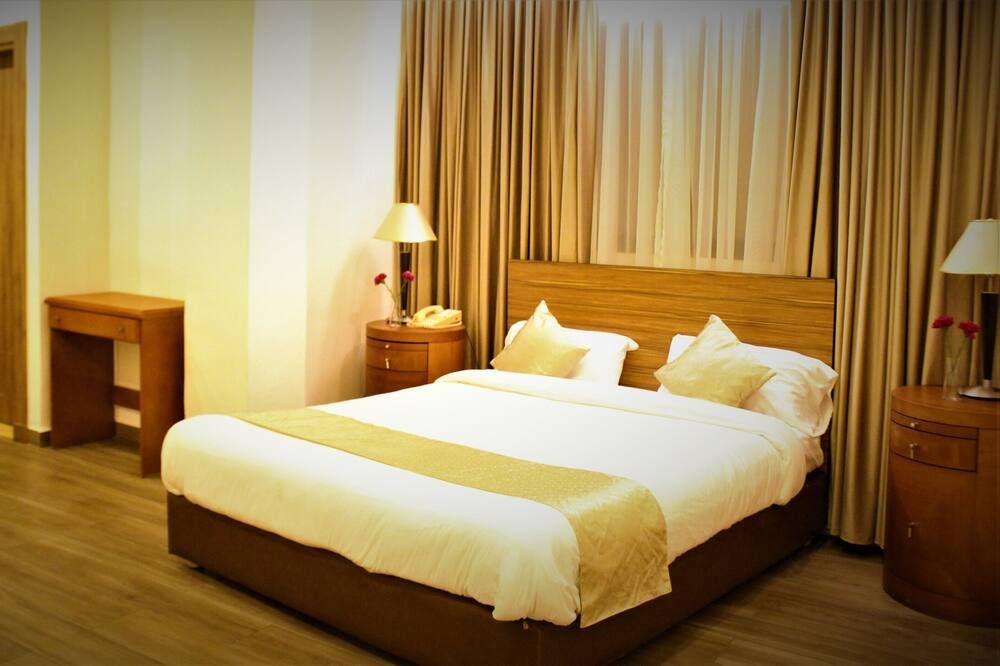 New Merryland Hotel thumbnail 2