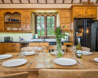 Coach House - Pembroke - Dining room