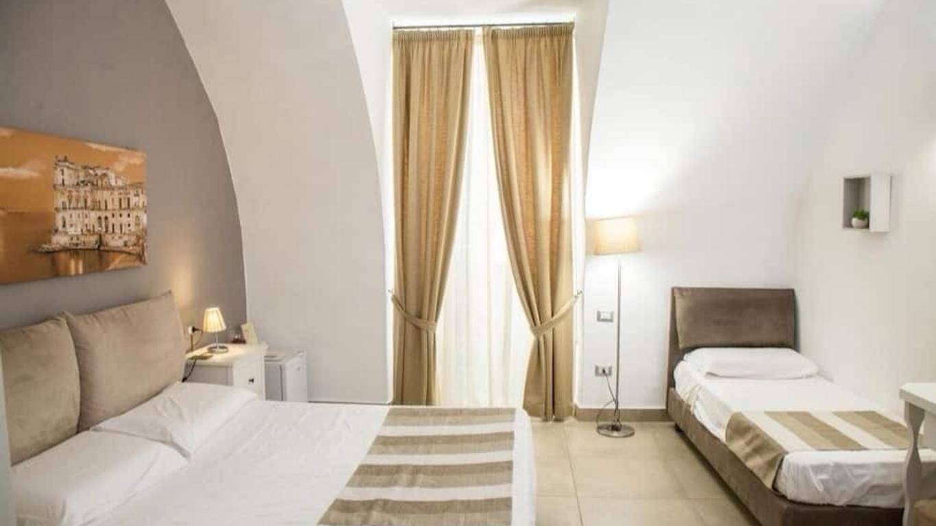 Chiaia Suites