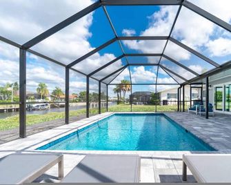Capri- Waterfront Retreat Pool-dock-bikes-kayaks - Пунта-горда - Басейн