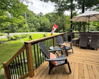 Northern Cottage with Hot Tub, Trent Lakes - Bobcaygeon - Patio
