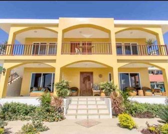 Beso del Sol - 'Costa' 2-Bedroom Oceanfront Apartment - San Lorenzo - Edificio