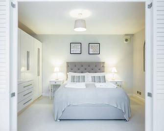 Putney 1 Bed Apartment By Basetogo - London - Bedroom