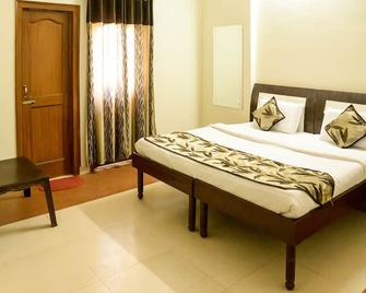 Oyo 7609 Hotel Dolphin - Bathinda - Habitación