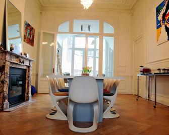 جيستهاوس بي بي بي - غينت - غرفة طعام