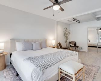 Brookstone - Brooklyn Center - Bedroom