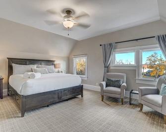 Crescent Estate - Golf Hot Tub Bbq Large Groups - Colorado Springs - Bedroom