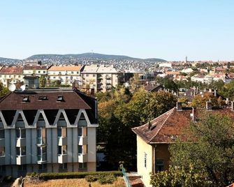 Hotel Bara Junior - Budapest - Outdoor view