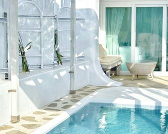 Kenting South Border Design Hotel - Hengchun Township - Piscina