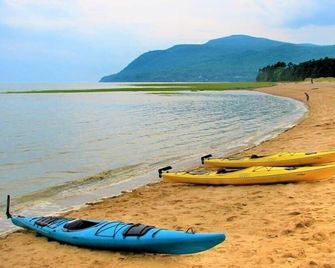 Hôtel à la maison - La Brise Marine, spa et plage - Saint-Irénée - Beach