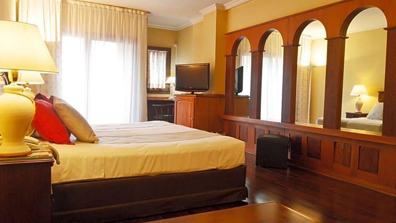 Gardi Hotel & Suites