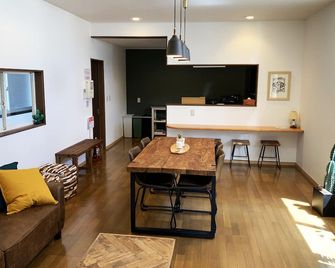 Cactus Inn - Miyazaki - Wohnzimmer