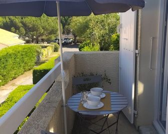 Rental 88 2/4 Persons 500m Beach 2 Etoiles - Dolus-d'Oléron - Balcone