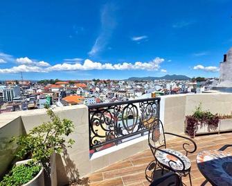 Tulip Hotel 3 - Dalat - Parveke