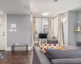 Modern and Contemporary Ground Floor Apartment 2 Bed 2 Bath - Washington, D.C. - Wohnzimmer