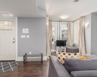 Modern and Contemporary Ground Floor Apartment 2 Bed 2 Bath - واشنطن د.ك. - غرفة معيشة
