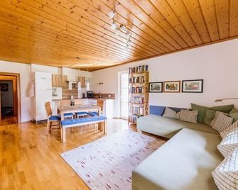 Apartment Apfelbaum - organic farm Auernig - Obervellach (Spittal an der Drau) - Obývací pokoj
