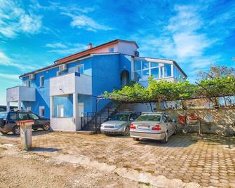 Apartments Ivo 1328 - Fažana - Gebäude